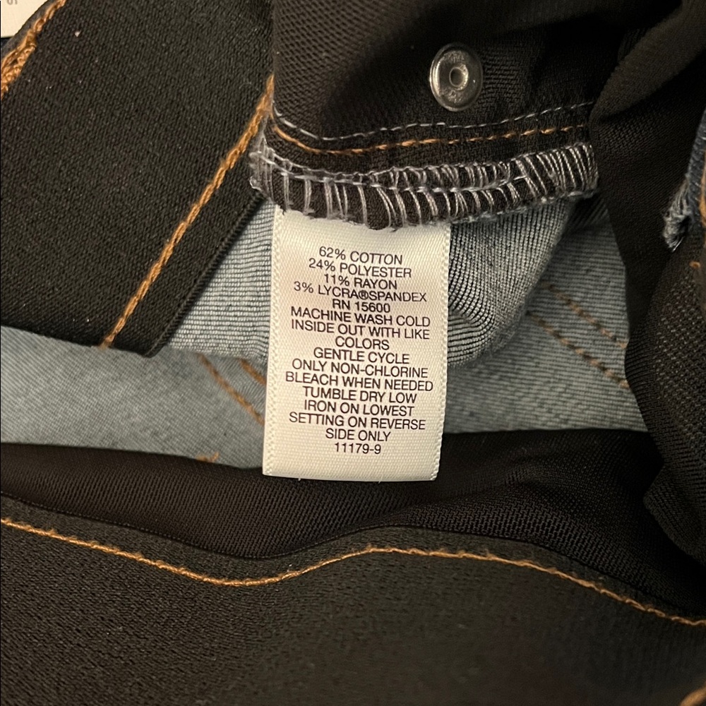 NWOT Liz Claiborne Classic Skinny Jeans - Picture 5 of 5